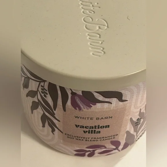 Bath & Body Works White Barn Vacation Villa 3-Wick Candle. - Picture 2 of 3